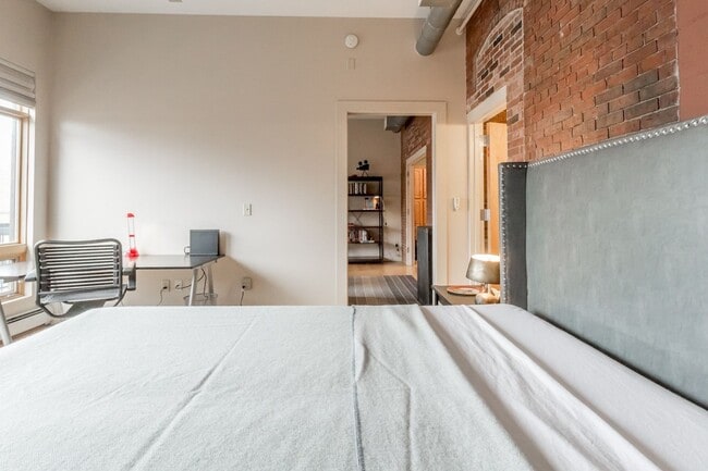 Building Photo - ALL UTILITIES INCLUDED - Furnished Downtown Portland, ME Condo w/ Parking, In-Unit Laundry, Priva...