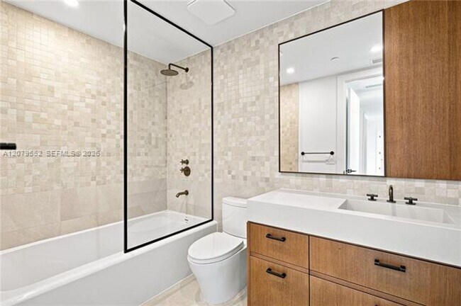 Building Photo - 2200 Brickell Ave