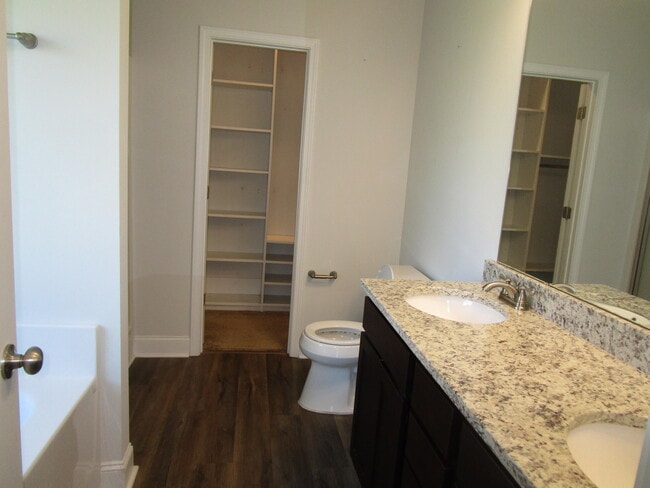 Building Photo - 420 Kittiwake Ln
