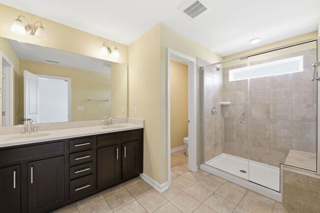 Building Photo - Modern 4BR Townhome with Washer/Dryer & Pet-Friendly Living in Morrisville!