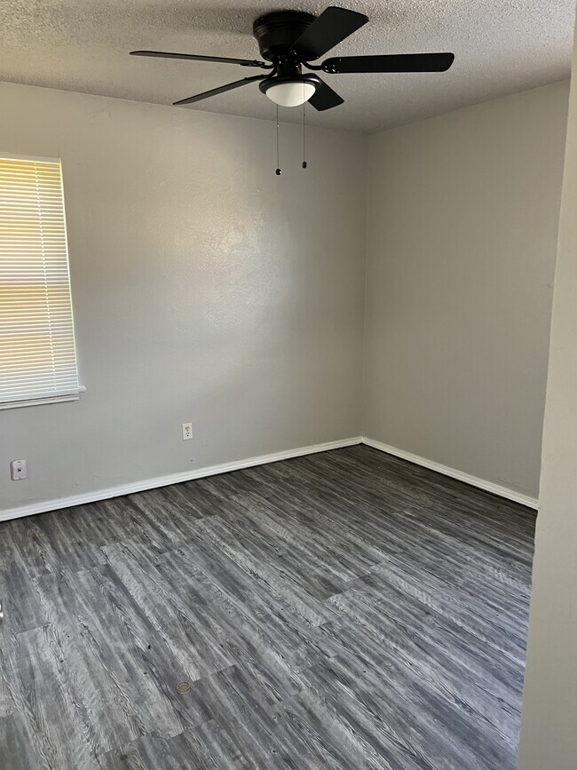 Building Photo - 605 SE 72nd St