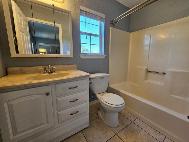 Building Photo - 1077 Woodlore Cir