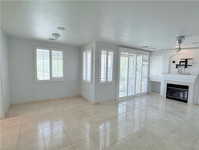 Building Photo - Amazing condominium in gated upscale neigh...