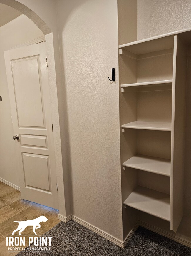 Building Photo - 1/2 off First Full Month! 3bed/2.5 bath ho...