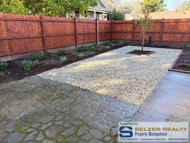 Building Photo - 1068 Alice Ave