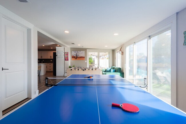 Building Photo - 4917 E Granada Rd