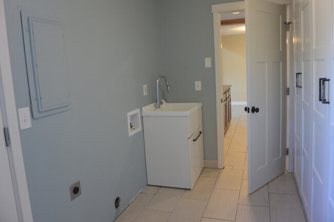Building Photo - 5809 NE 91st Ave