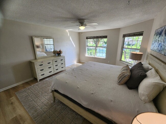 Building Photo - Gorgeous Hidden Lakes 3/2/2 Home