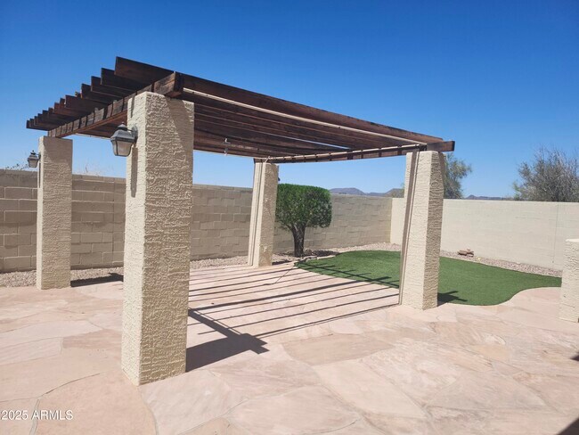 Building Photo - 41132 N Hudson Trail