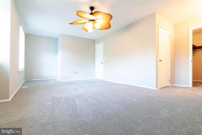 Building Photo - 2 Fairfax Ct