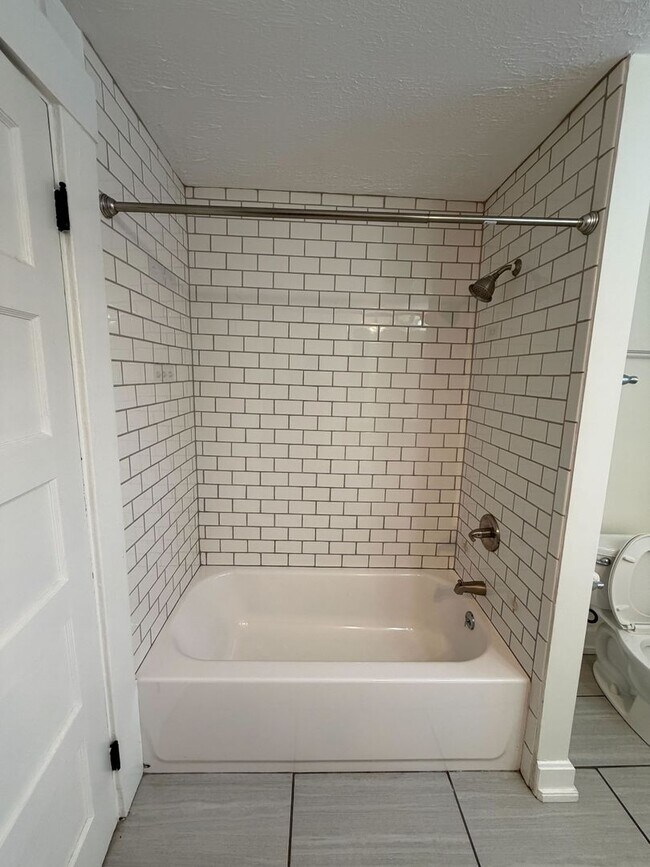 Building Photo - Fully Renovated 3BR in the Heart of Columbus