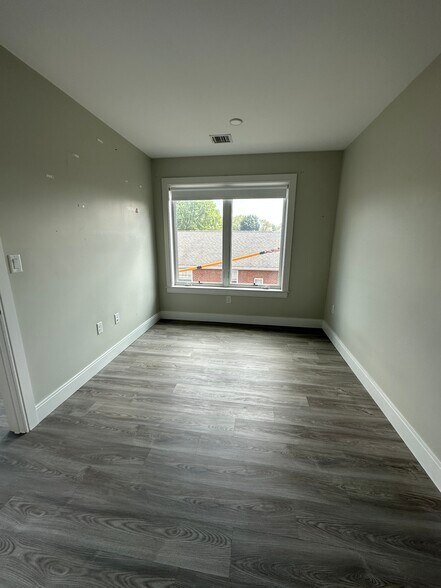 Building Photo - 206 Old Colony Ave