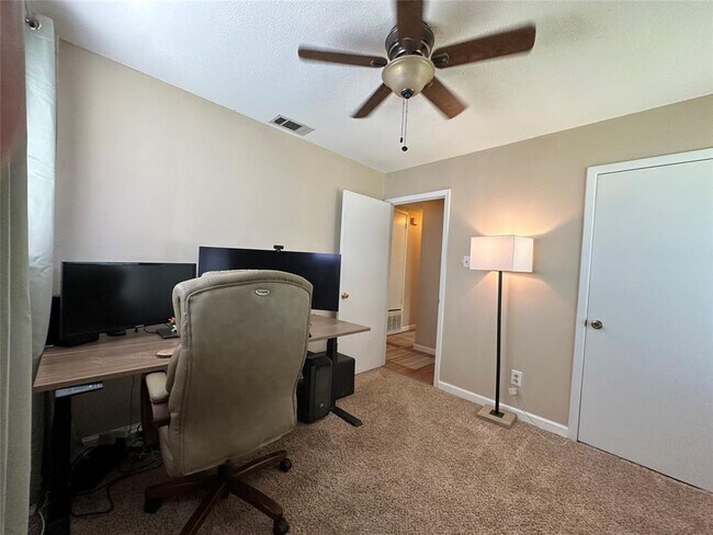 Building Photo - 1602 Sagebrush Dr
