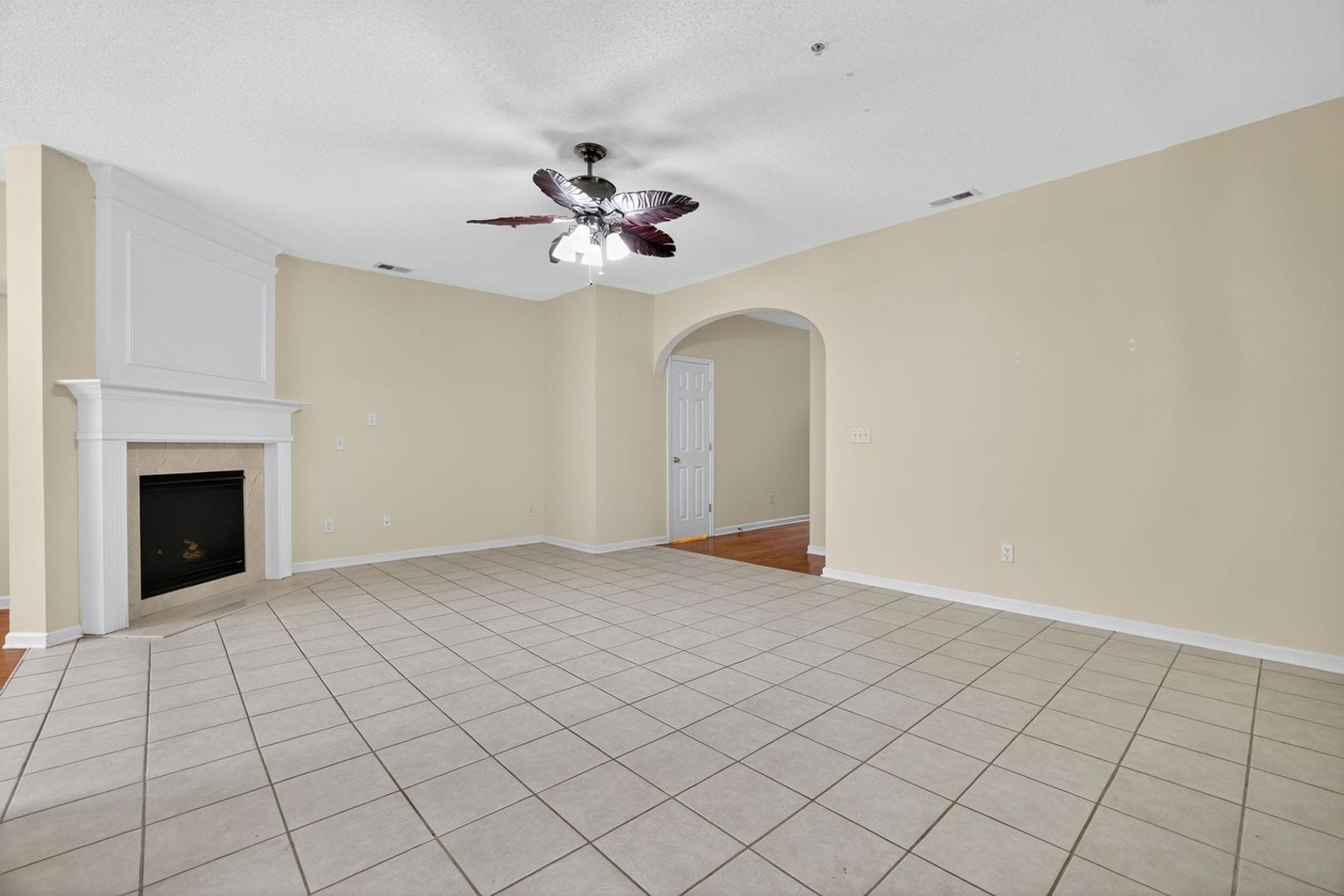 Building Photo - 135 Primrose Dr