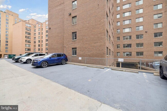 Building Photo - 1420 N St NW