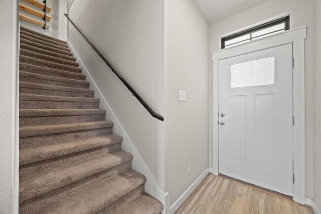 Building Photo - 441 Fieldwood Dr