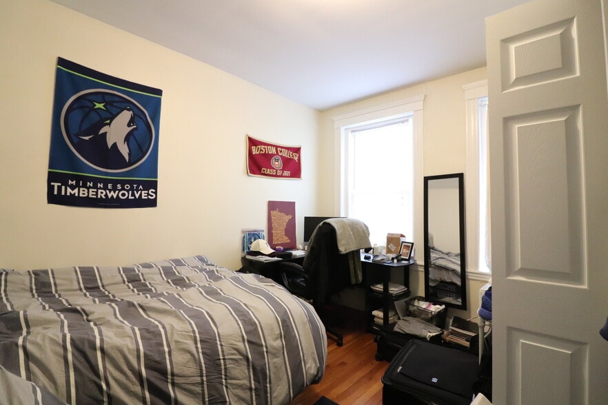 Building Photo - 2003 Commonwealth Ave