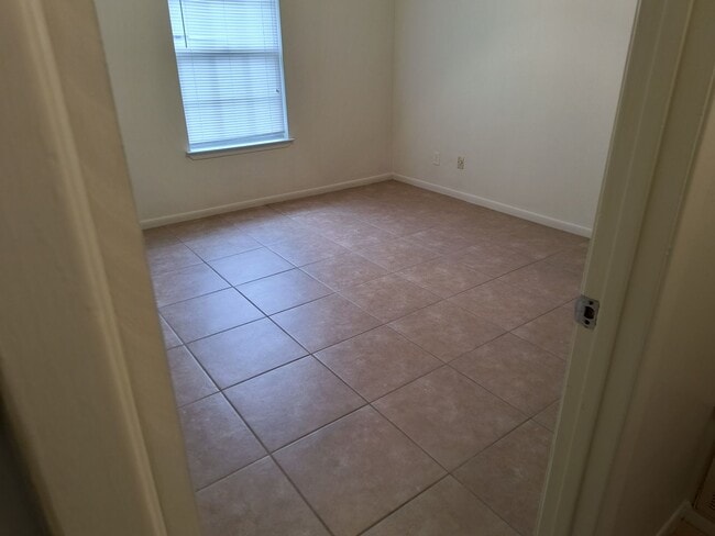 Building Photo - 3395 GreenBriar Triplex