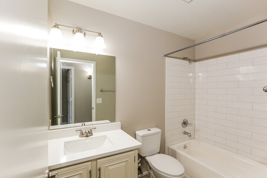 Building Photo - 2832 N 90th Ave