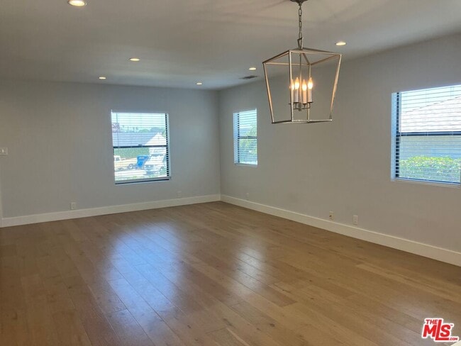 Building Photo - 7270 W 85th St