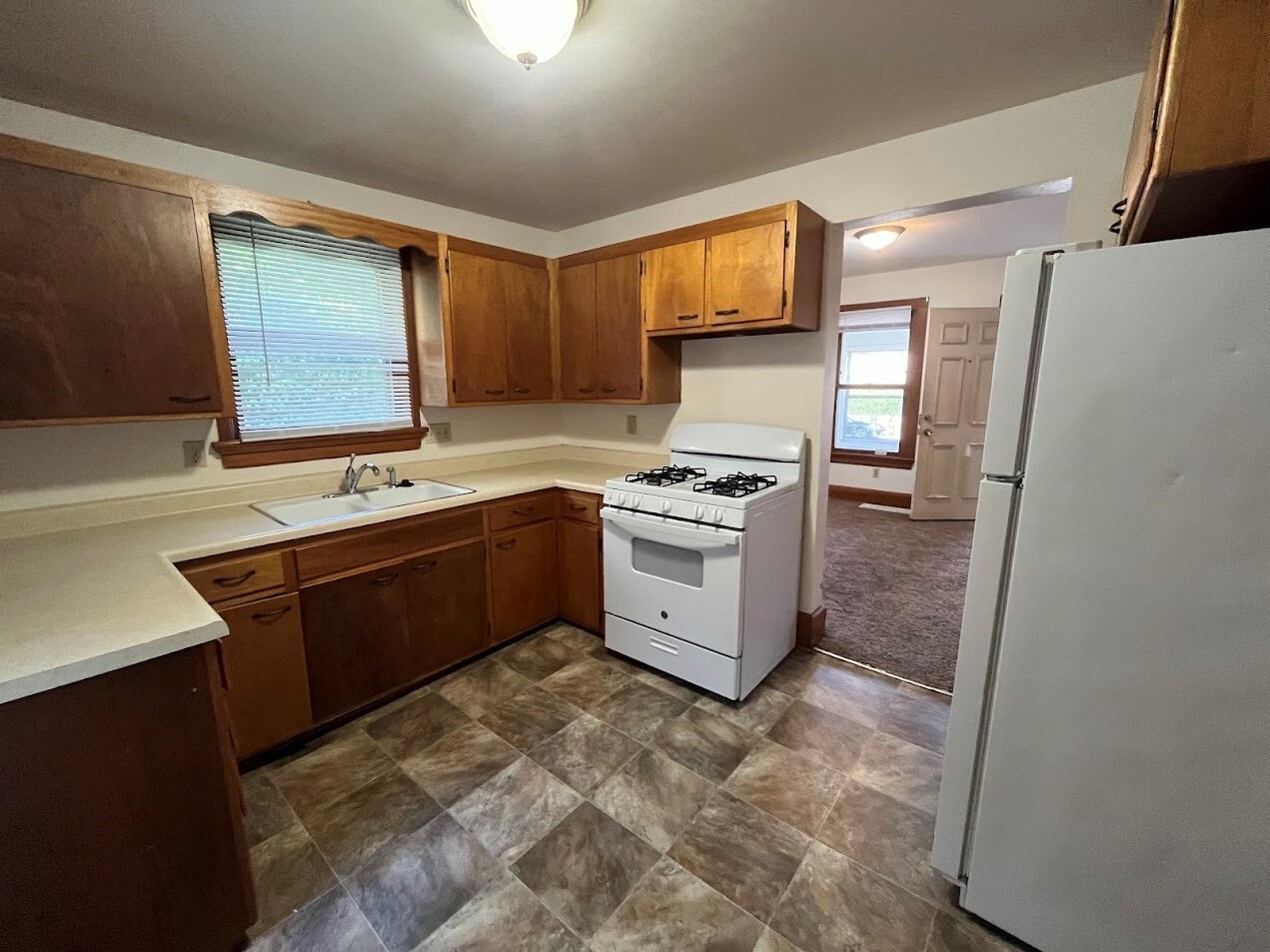 Building Photo - 917 E Johnson St