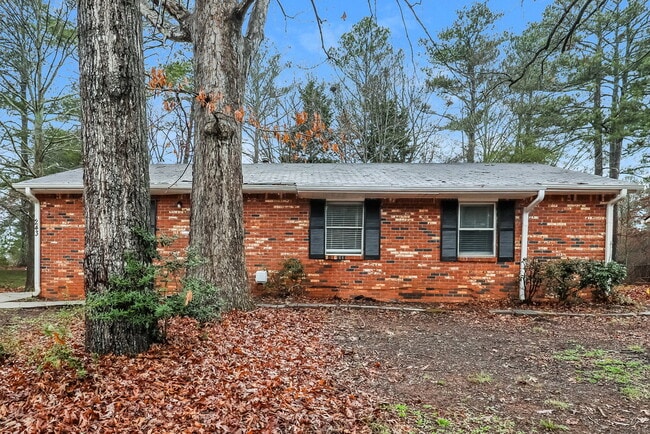 Building Photo - 243 Sedgefield Dr