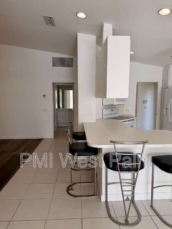 Building Photo - 8270 Eleuthera Ln