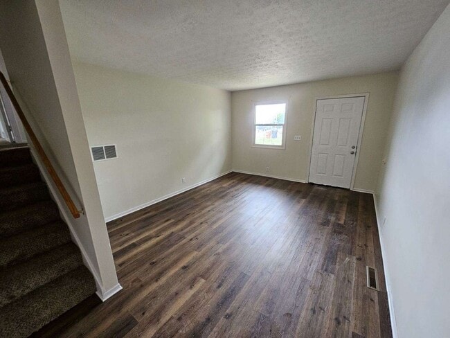 Building Photo - 1231 Green Valley Dr
