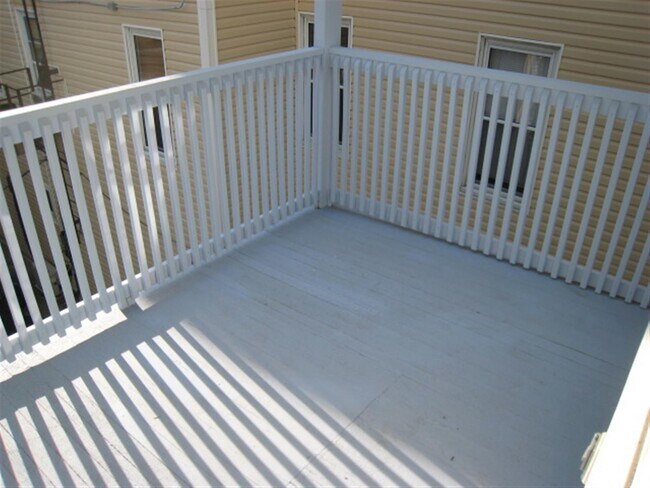 Building Photo - 6 Giles Park