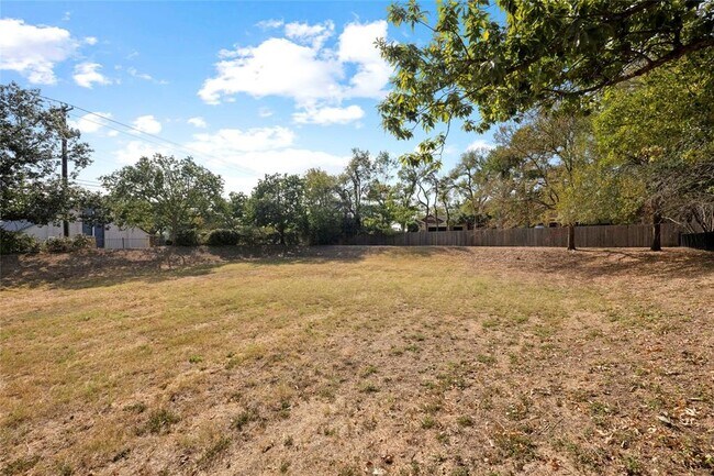 Building Photo - 6704 Menchaca Rd