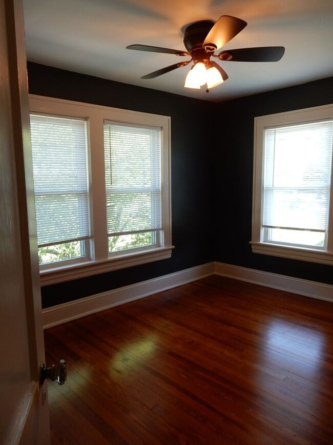 Building Photo - Grandin Court Foursquare convenient to SW ...