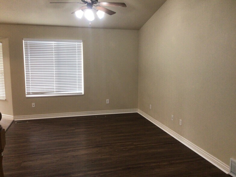 Building Photo - 7134 S Sorrento Way