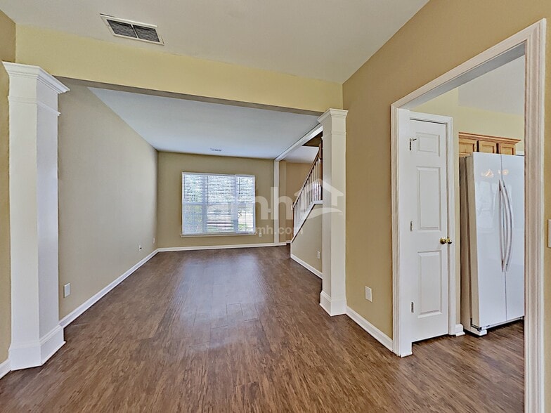 Building Photo - 2251 Monthemer Cv