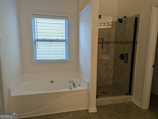 Building Photo - 212 Autumn Trail