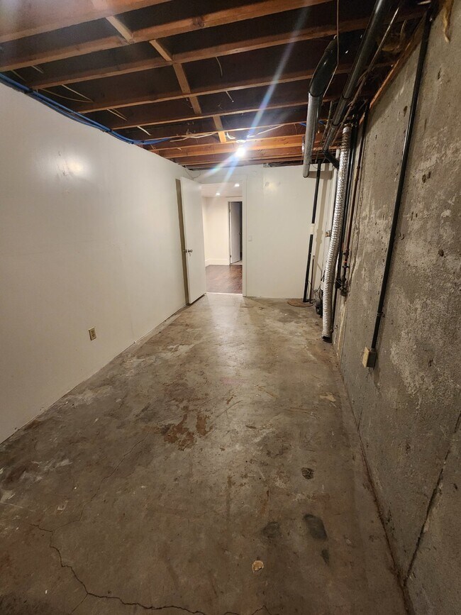 Building Photo - Very Large 3BR, 3BTH, Full Basement, Near Black Bay Park in Post Falls