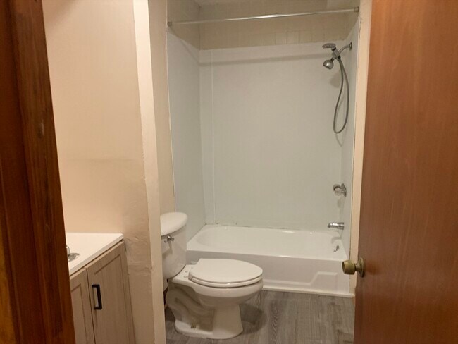 Building Photo - 226 Brightman St