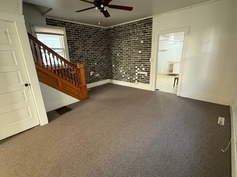 Building Photo - 222 N Dubuque St