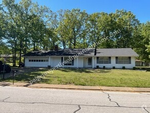 Building Photo - RANCH STYLE HOME