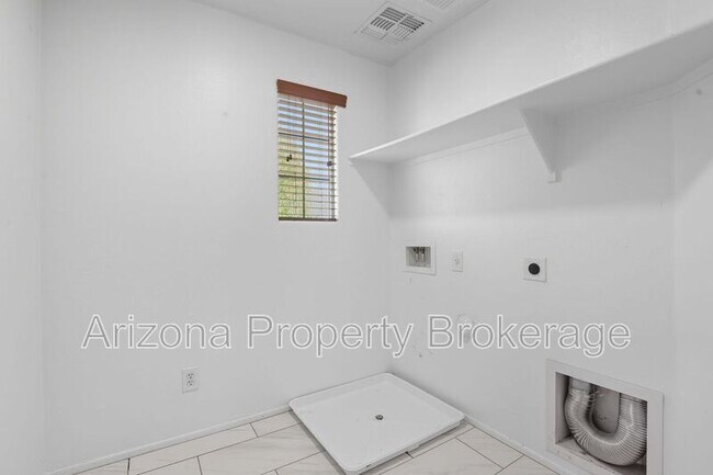 Building Photo - 2258 S Buckaroo Trail