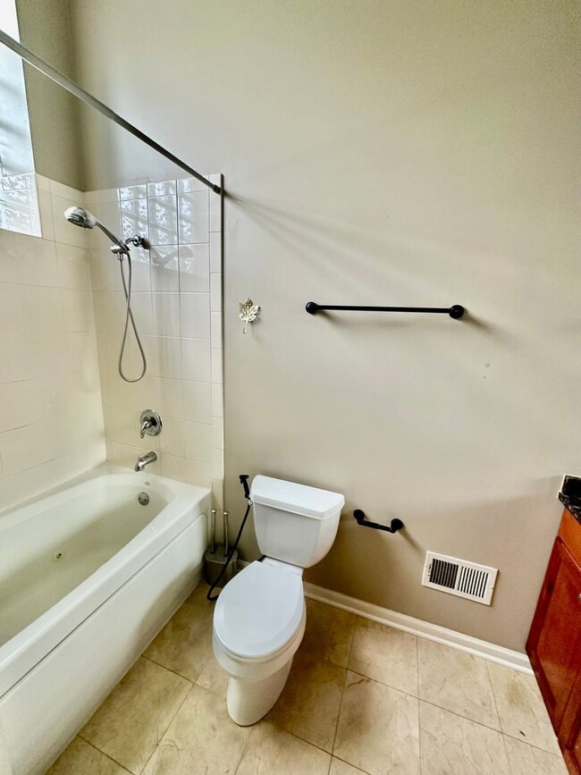Building Photo - Huge 2 Bed 2 Bath New Construction Garden Condo in Rogers Park