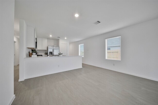 Building Photo - 723 Umbrella Tree Dr