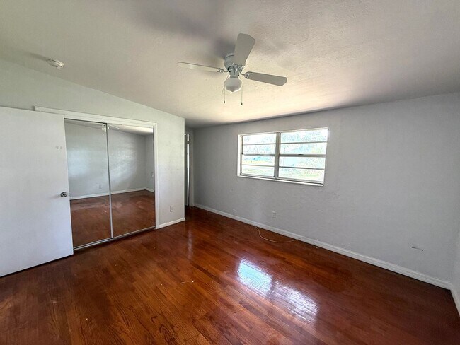 Building Photo - Charming 3-Bedroom, 2-Bath Duplex for Rent...