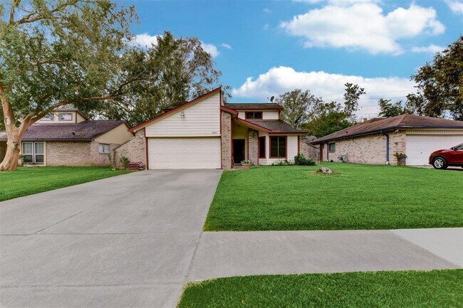 Building Photo - 16822 Rippling Mill Dr