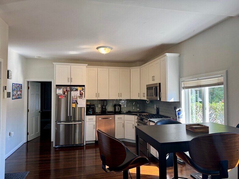 Building Photo - 116 Marginal St