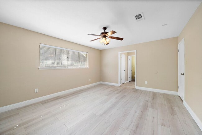 Building Photo - Lovely 3 bedroom 2 bath w/ potential 4 bed...