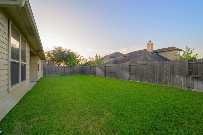Building Photo - Charming home in Pearland!