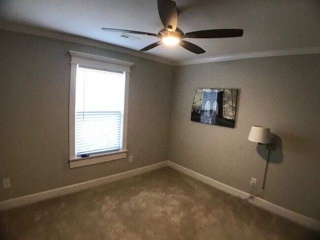 Building Photo - 111 Hunter Landing Dr
