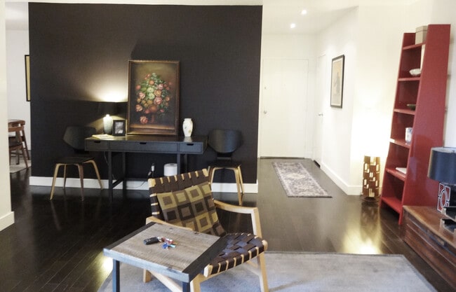 Living room - 1010 Palm Ave