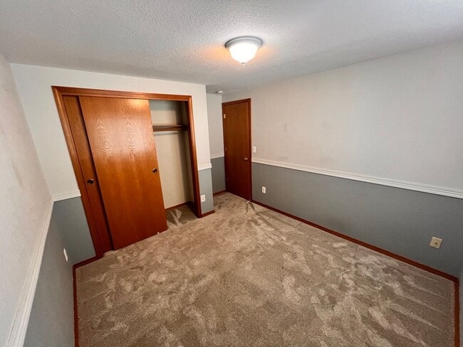 Building Photo - 3Bed 2Bath Single Level Avail. April 7th Move-In