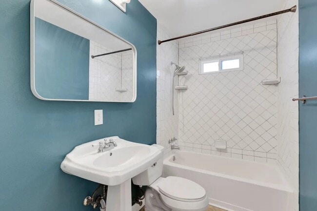 Building Photo - Kensington Avenue